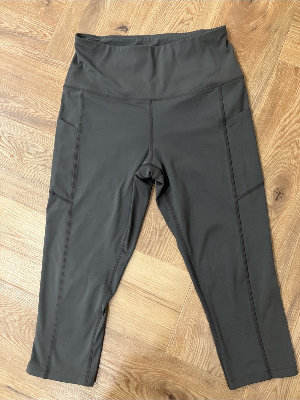 MPG Gray Capri Leggings